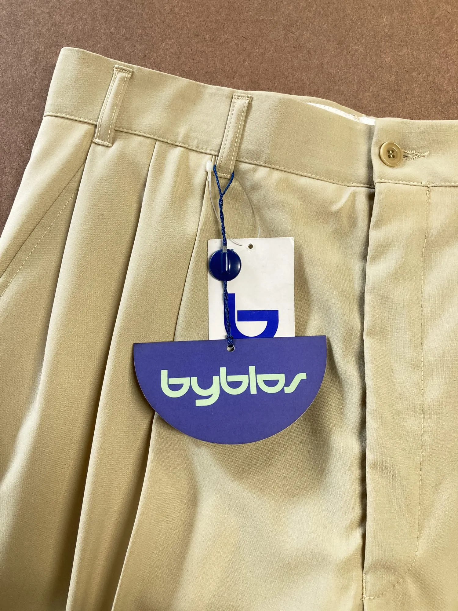 Byblos 1990s beige wool pleated trousers - size 50 new deadstock unhemmed