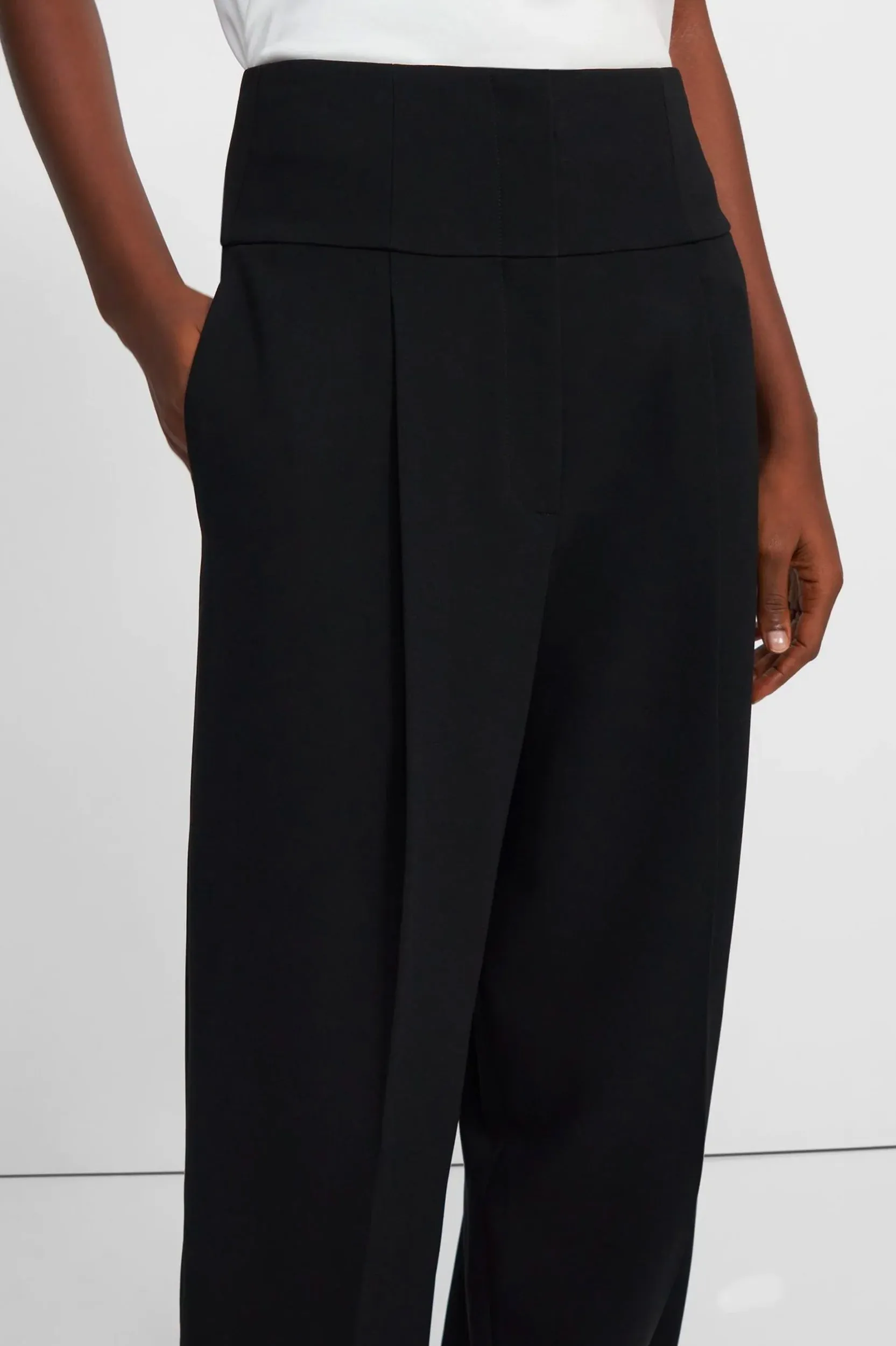 Carrot Crepe Pant in Black