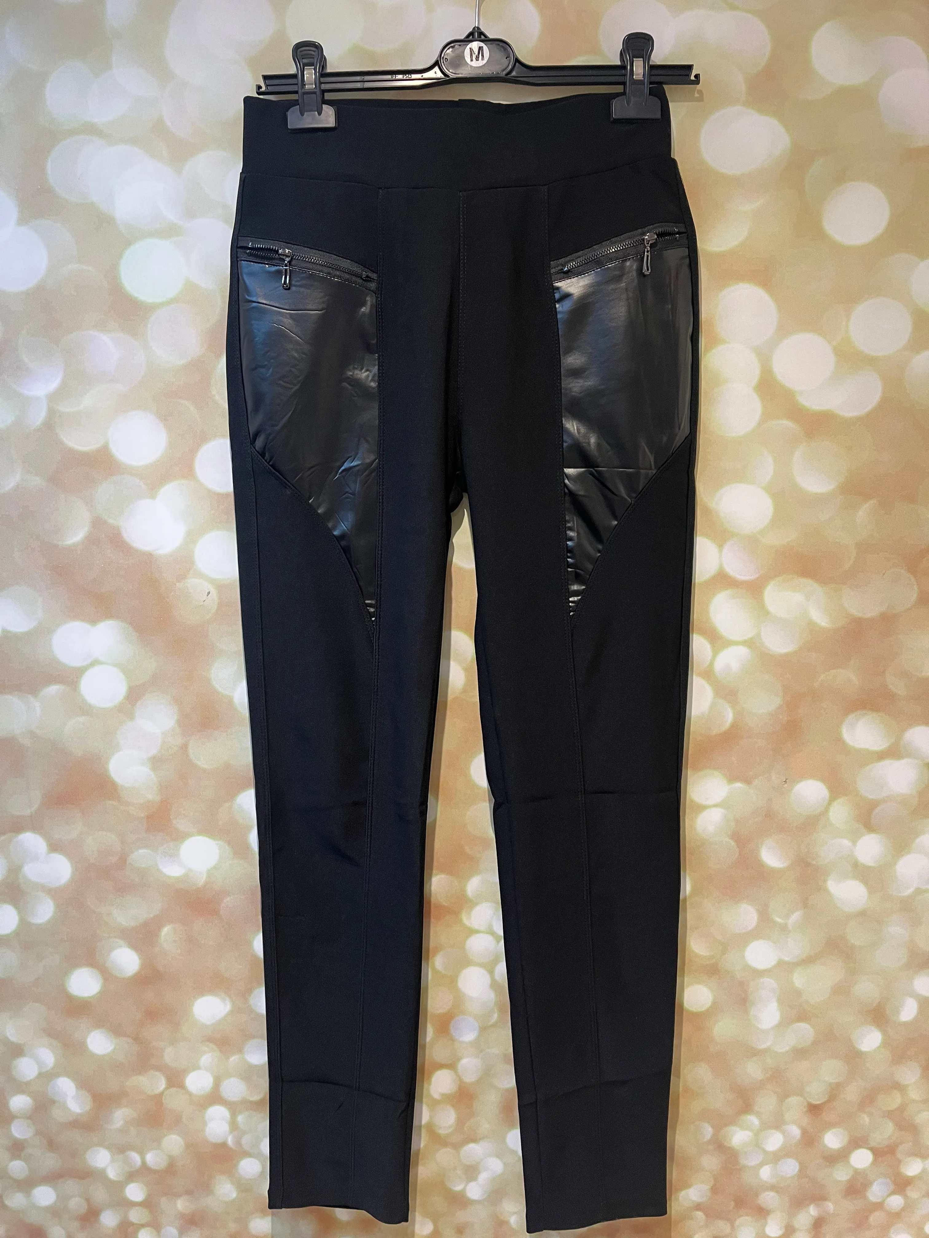 Shiny stretch leggings with faux leather patches